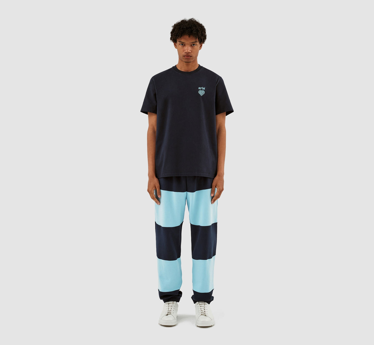 Taut Embroi Heart Logo T-shirt - Marine