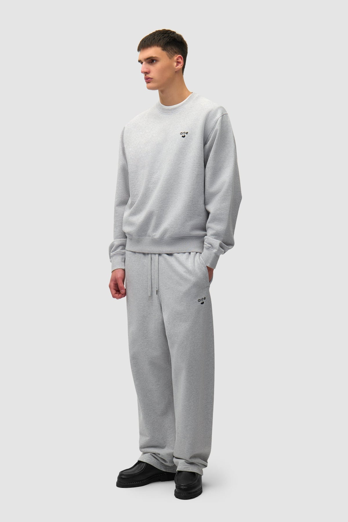 T-shirt à col rond avec logo cœur - Gris