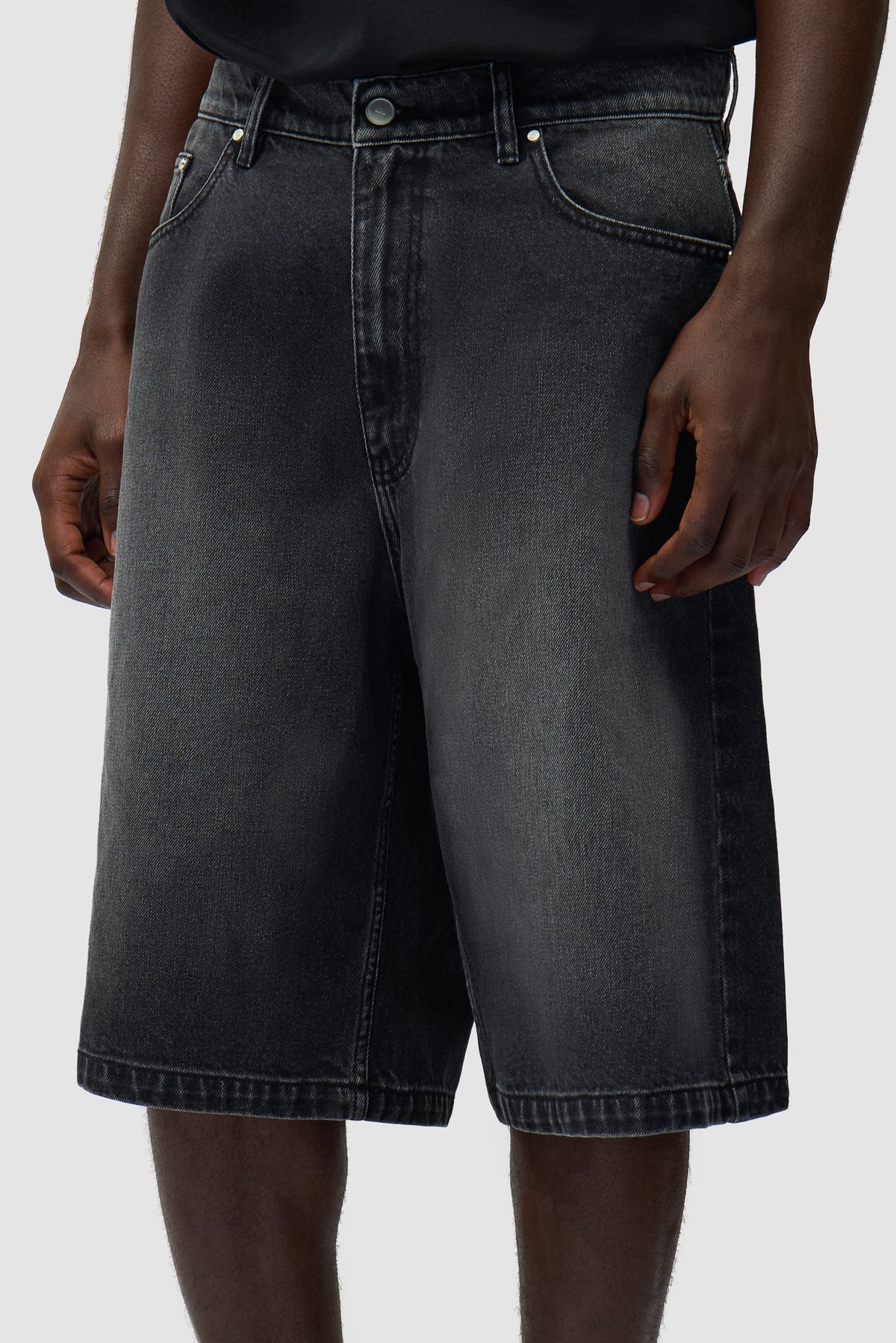 Short en denim à poches rondes - Noir délavé