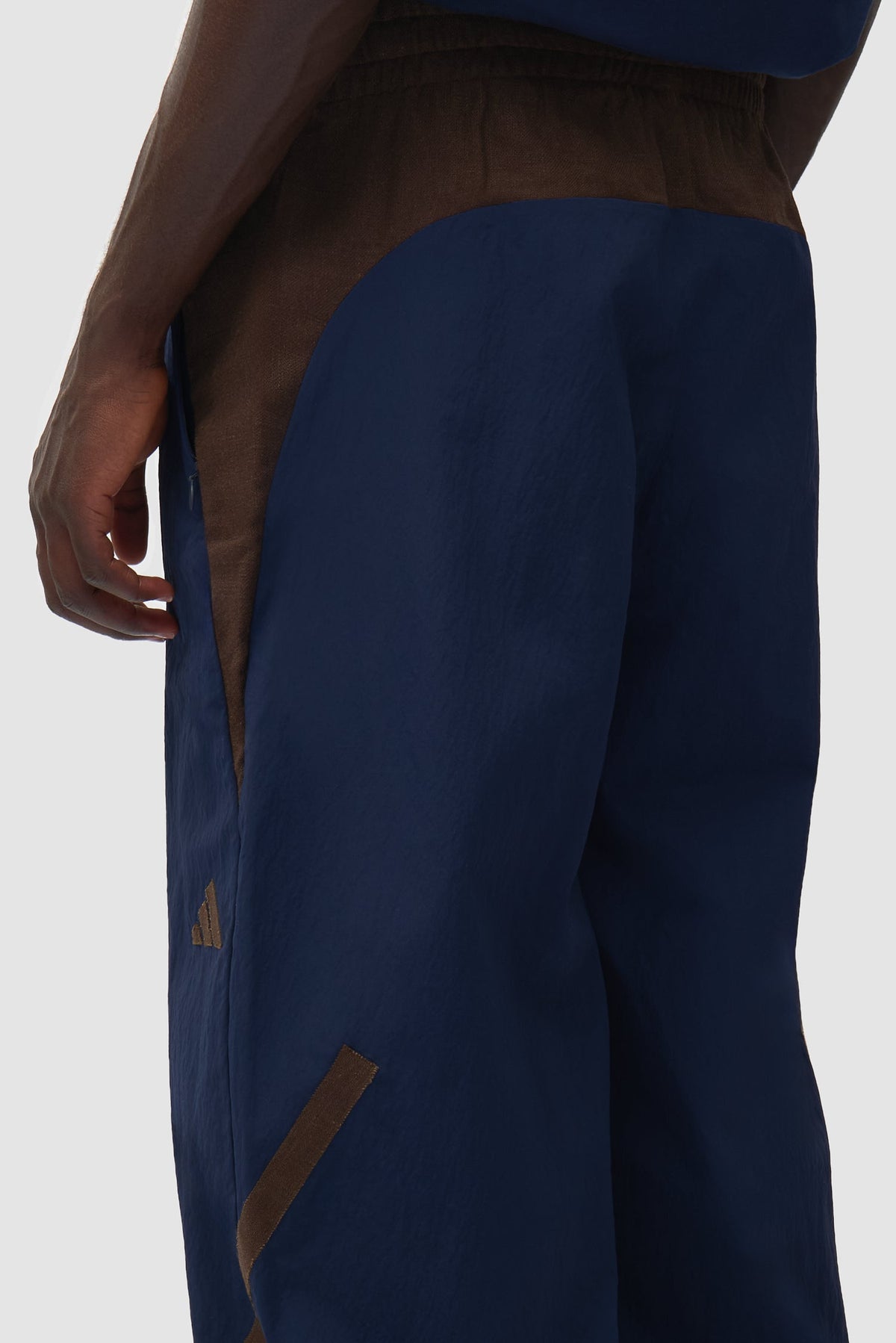 Pantalon de survêtement Arte pour adidas Z.N.E. - bleu marine/marron