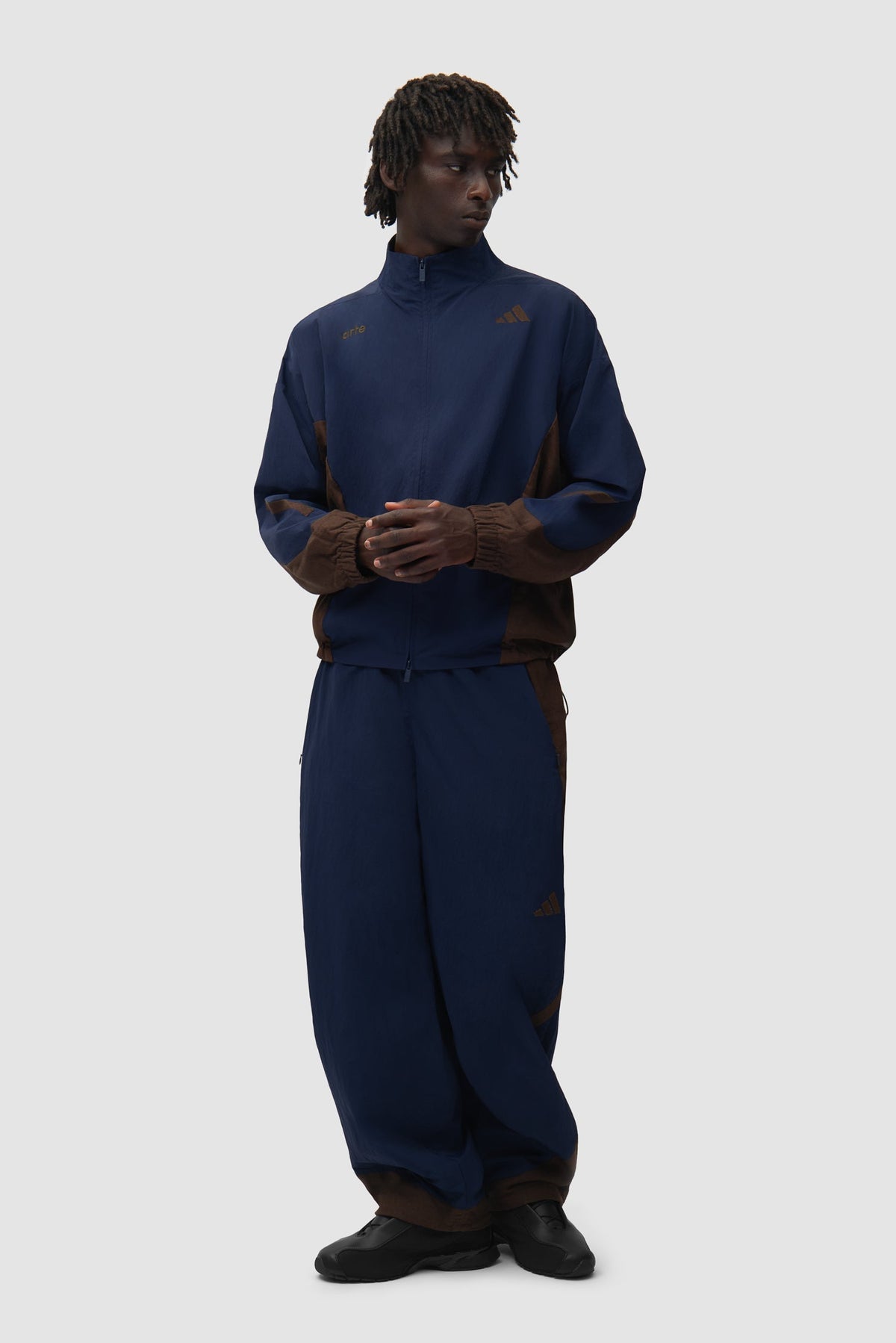 Pantalon de survêtement Arte pour adidas Z.N.E. - bleu marine/marron