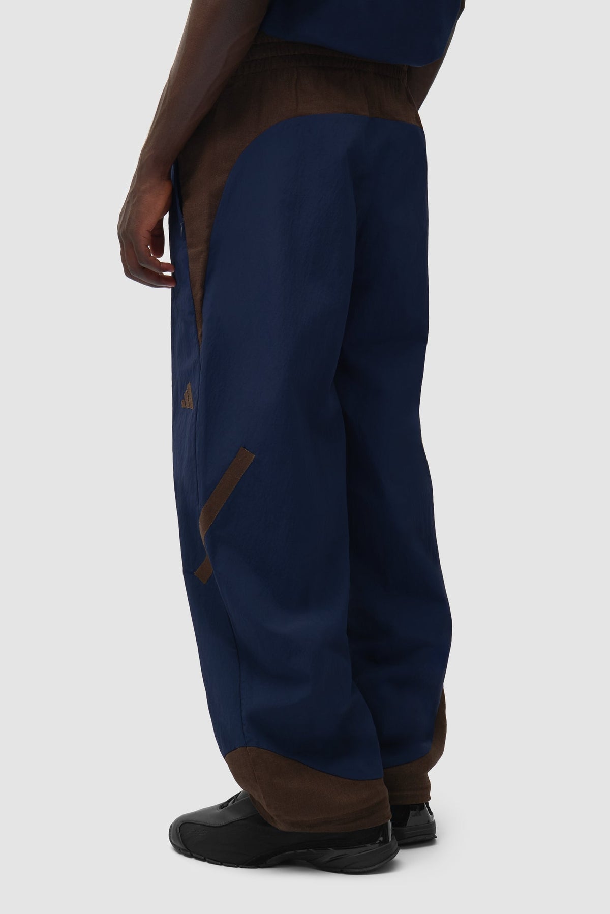 Pantalon de survêtement Arte pour adidas Z.N.E. - bleu marine/marron