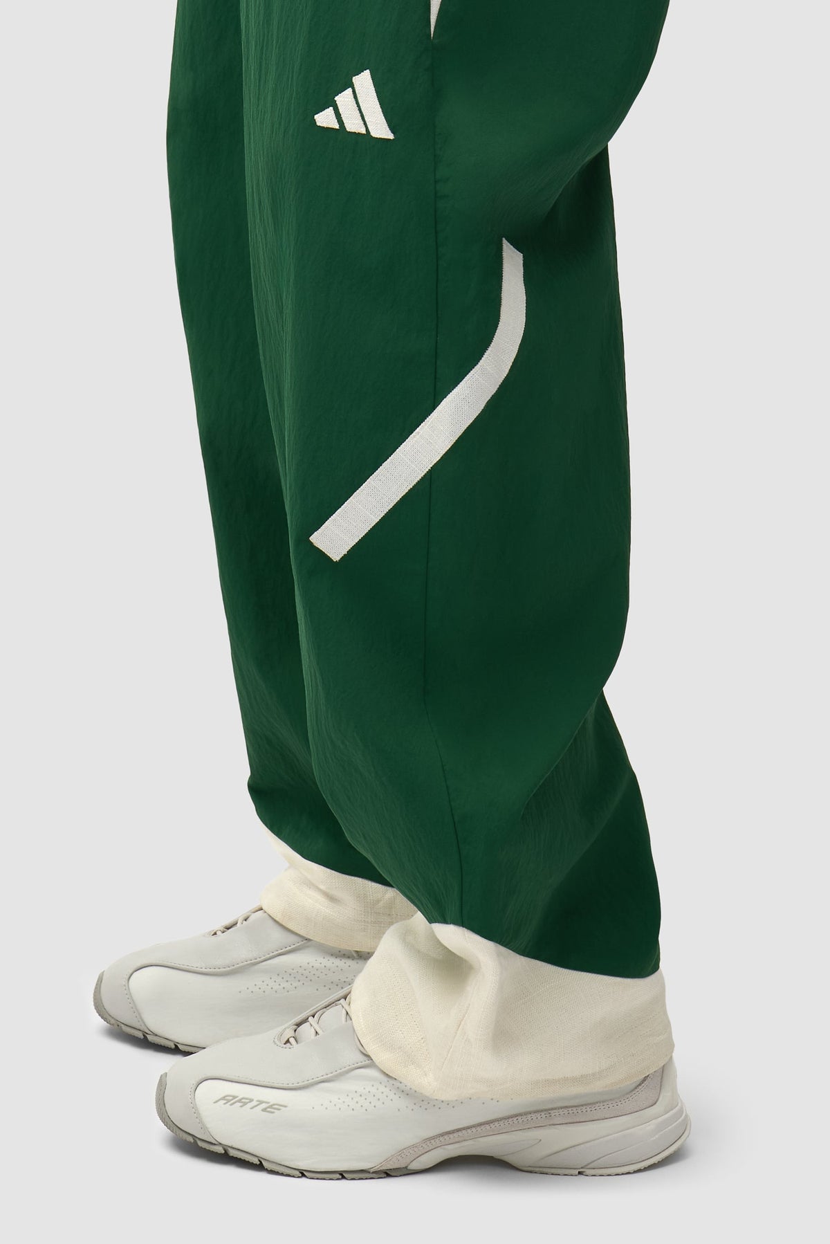 Pantalon de survêtement Arte pour adidas Z.N.E. - vert/crème