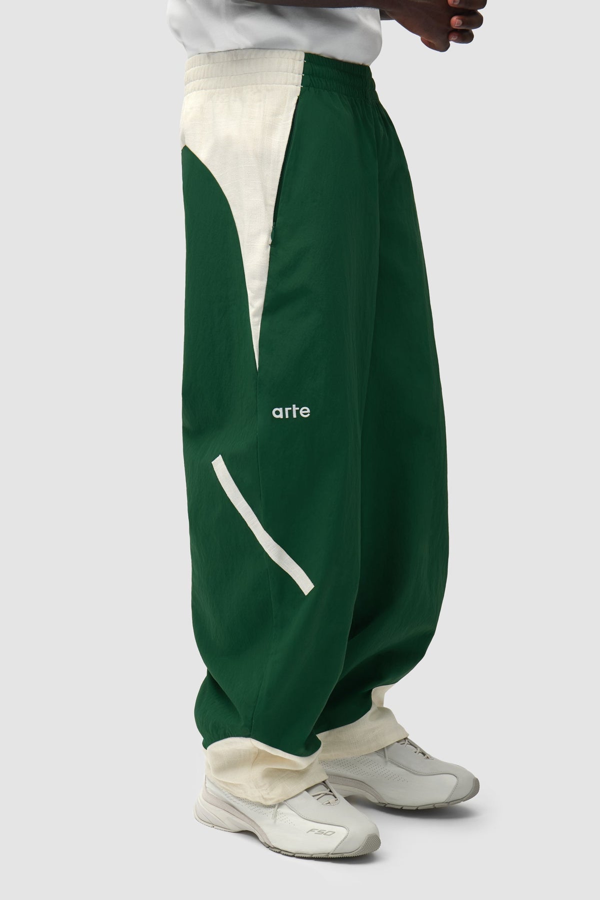 Pantalon de survêtement Arte pour adidas Z.N.E. - vert/crème