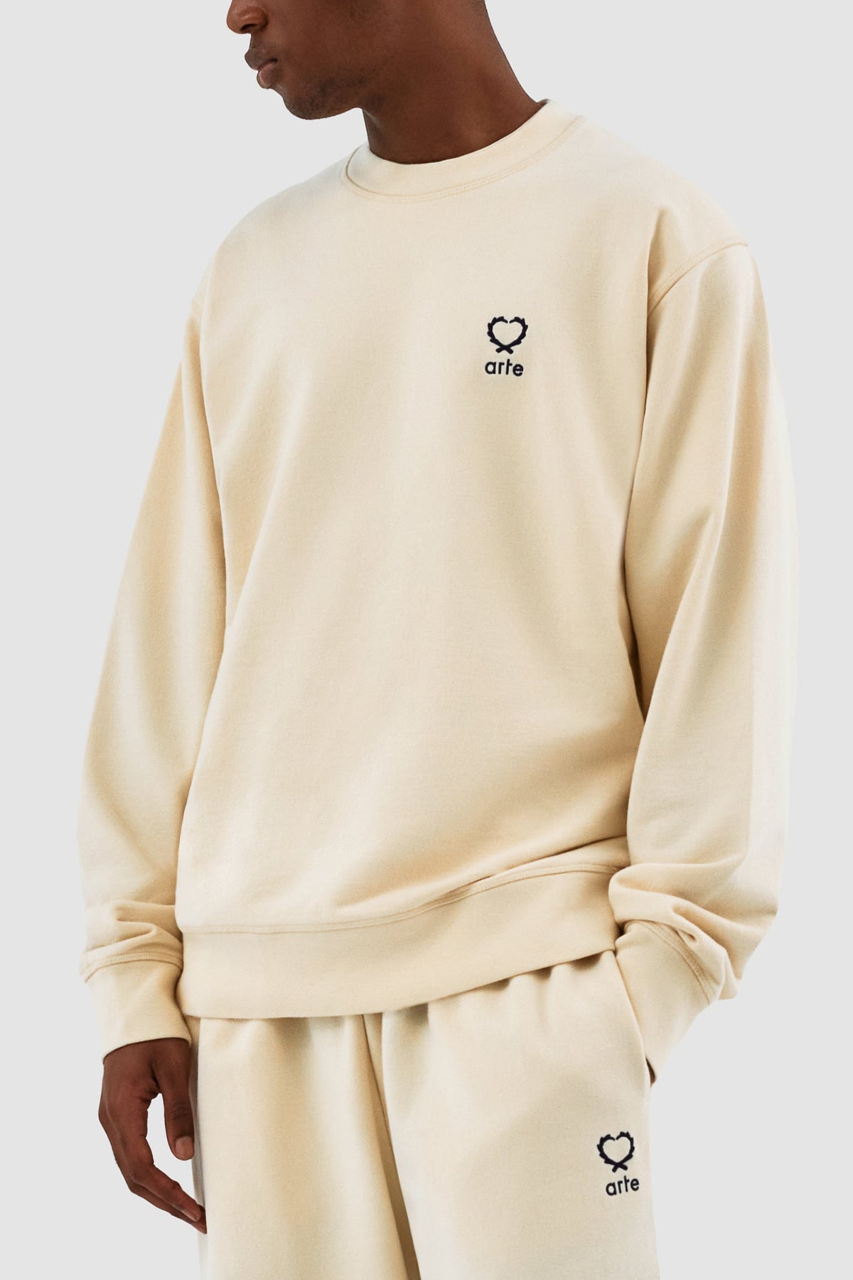 Carlos Small Heart Crewneck - Crème